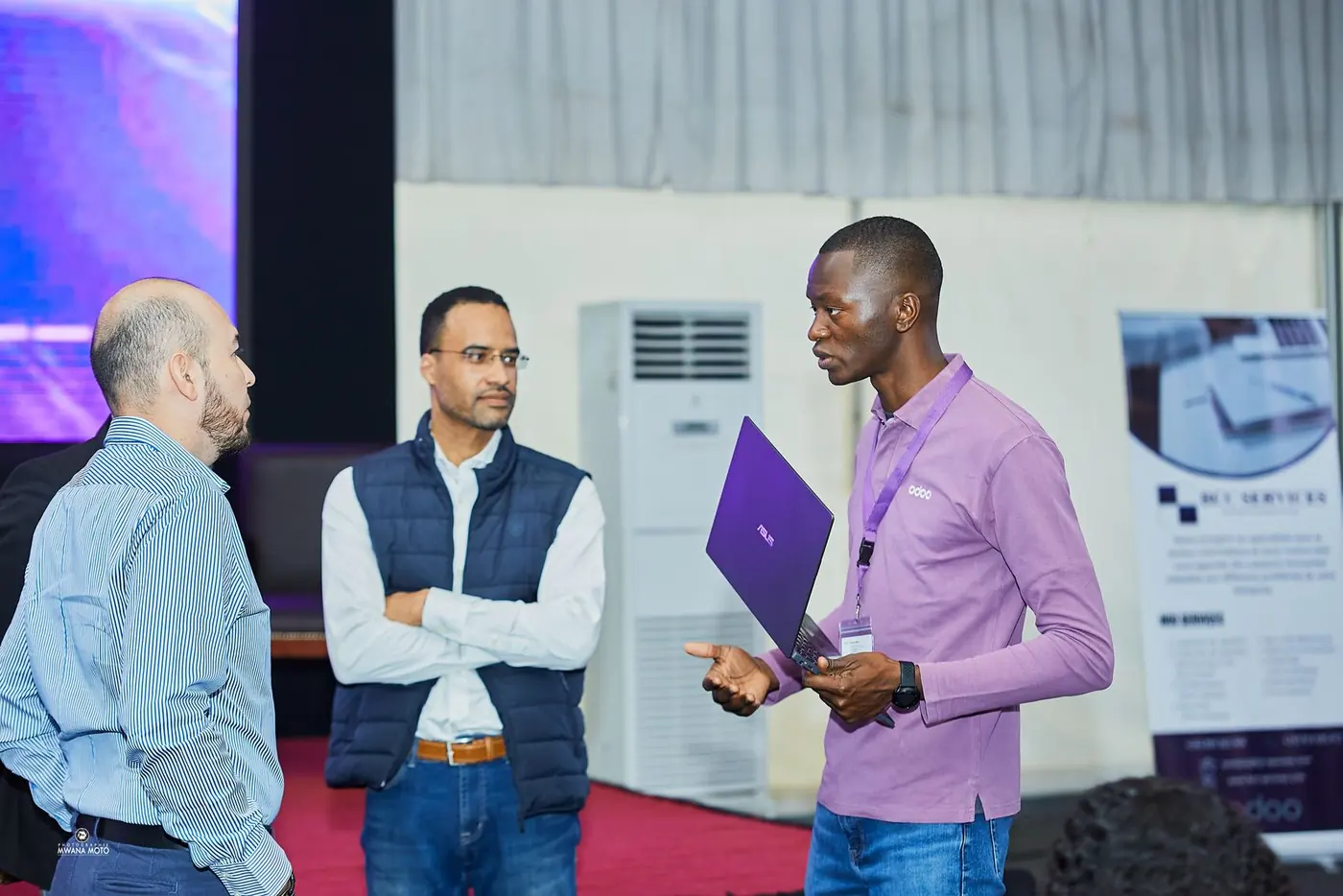 Échanges entre participants lors d’un roadshow Odoo en République Démocratique du Congo